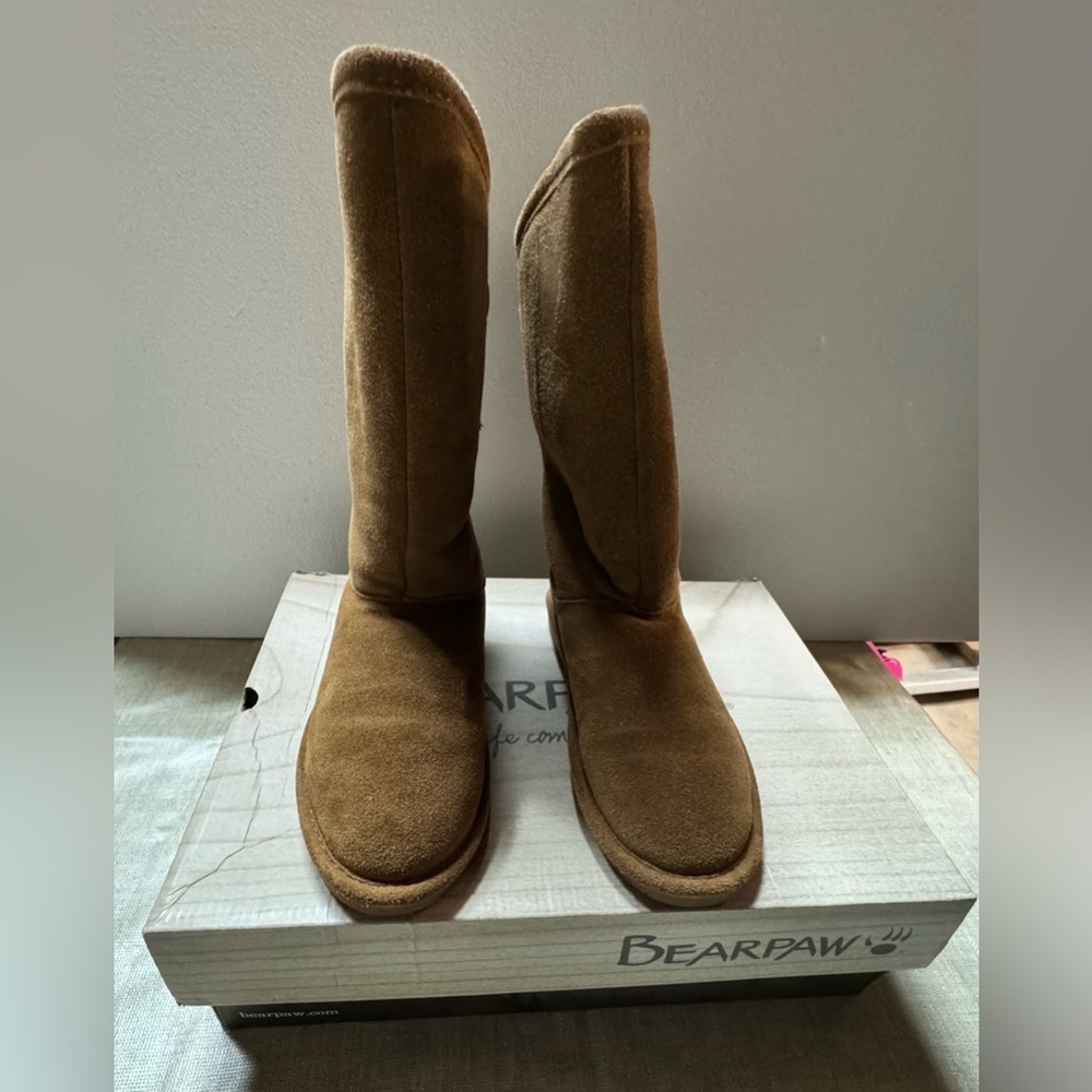 Bearpaw Phylly Youth Winter Boots -
Size 4 - Picture 1 of 8